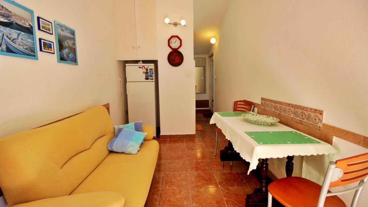 Seaside Apartment Омиш Экстерьер фото