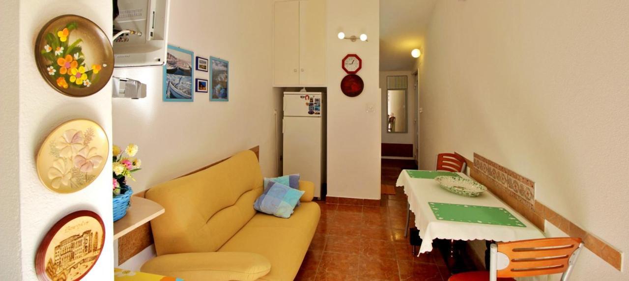 Seaside Apartment Омиш Экстерьер фото