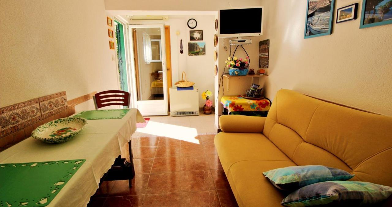 Seaside Apartment Омиш Экстерьер фото